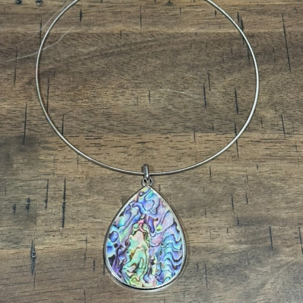 CHICO'S Pearlescent Pendant 16" Necklace 3" Extender Opal Silver MOP NEW